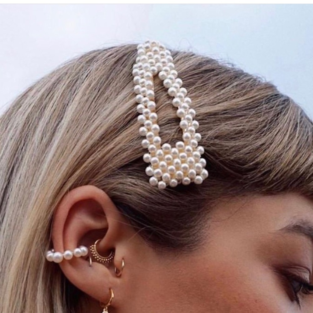 S O L D      Bundle of TWO- Trendy Pearl Hair Clip🧚‍♂️NEW. - Picture 6 of 6